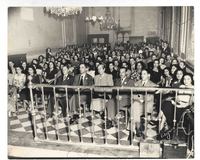 [Gabriela Mistral en una conferencia en México]  [fotografía].