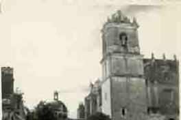 Vista de una iglesia en México.  [fotografía].