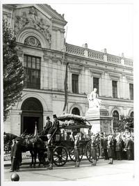 [Carroza Fúnebre]  [fotografía].