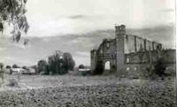 Vista de las ruinas de una iglesia en México  [fotografía].
