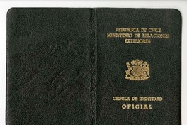 [Cédula de identidad oficial] 1951 junio 12, Santiago, Chile [de] Juan Guzmán Cruchaga  [manuscrito] Ministerio de Relaciones Exteriores (Chile).
