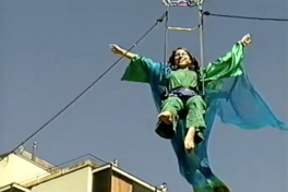 La fábrica, Els Comediants "Neruda adelante 100 años en viaje"