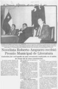 Novelista Roberto Ampuero recibió Premio Municipal de Literatura  [artículo].