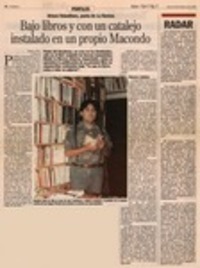 Bajo libros y con un catalejo instalado en un propio Macondo