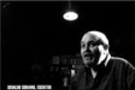 "Yo soy el que duerme de día"  [artículo] Lina Meruane.