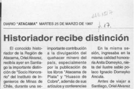 Historiador recibe distinción  [artículo].