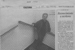 Escritores en compendio de 23 embriagadores cuentos  [artículo] E. Orellana.