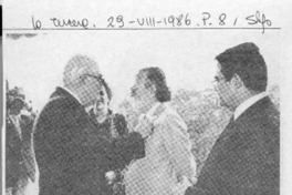 Embajador de Francia entregó condecoración a José Donoso  [artículo].