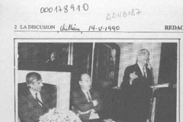 "Según pasan los años", nuevo libro de Alfonso Calderón  [artículo].