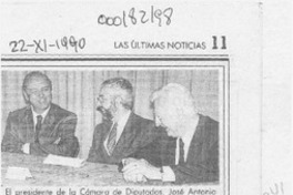 "Caen las catedrales" analiza la crisis del PC