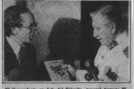 Pinochet recibió libro de Piñera  [artículo].