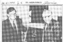 Fernando Emmerich recibió ayer Premio de Literatura