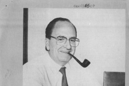 Fernando Monckeberg, jaque mate -- a la desnutrición  [artículo] Ana María Larraín.