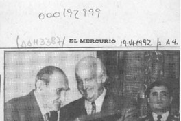 En emotiva ceremonia se entregó Premio Municipal de Literatura  [artículo].