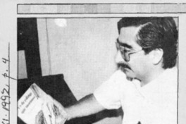 Colaborador de este diario publicó libro de poemas  [artículo].