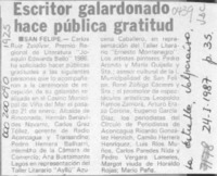 Escritor galardonado hace pública gratitud  [artículo].