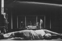 Un festín de despedida  [artículo] Francisco Aravena