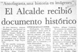 El alcalde recibió documento histórico.