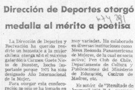 Dirección de deportes otorgó medalla al mérito a poetisa.