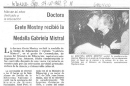 Doctora Grete Mostny recibió la medalla Gabriela Mistral.