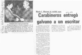 Carabineros entregó galvano a un escritor.