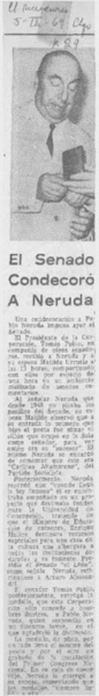 El senado condecoró a Neruda.