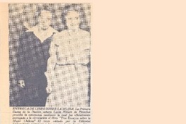 Libro sobre la mujer chilena entregaron libro a la Primera Dama.