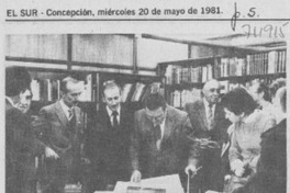 U. recibió biblioteca de escritor Erich Rosenrauch.