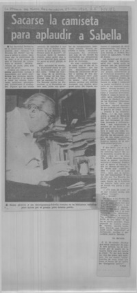 Sacarse la camiseta para aplaudir a Sabella.