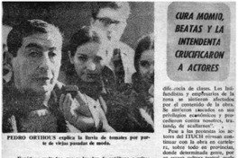 Cura momio, beatas y la intendenta crucificaron a actores.