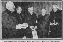 Padre Santi presentó libro sobre el sida.