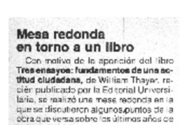 Mesa redonda en torno a un libro.