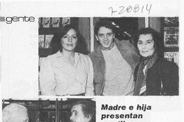 Madre e hija presentan sus libros.