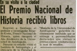 El premio nacional de historia recibió libros.