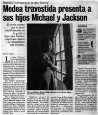 Medea travestida presenta a sus hijos Michael y Jackson