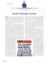 Escolar ladrando a la luna