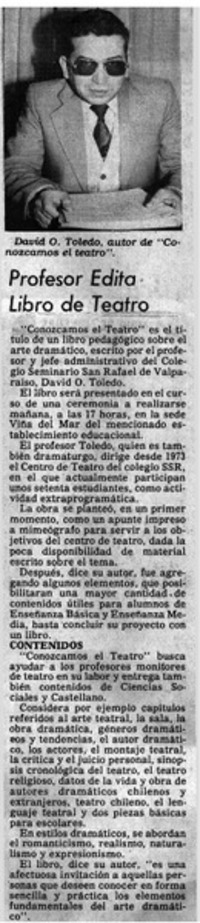 Profesor edita libro de teatro.