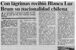 Con lágrimas recibió Blanca Luz Brum su nacionalidad chilena.