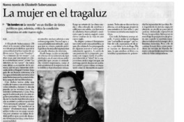 La mujer en el tragaluz