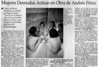Mujeres desnudas actúan en obra de Andrés Pérez.