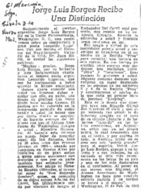 Jorge Luis Borges recibe una distinción.