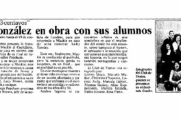 Fernando González en obra con sus alumnos.