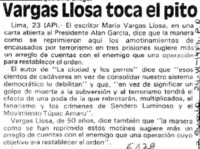 Vargas Llosa toca el pito.