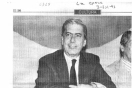 El Escritor peruano Vargas Llosa desde ayer también es español.