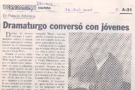 En Palacio Astoreca dramaturgo conversó con jóvenes