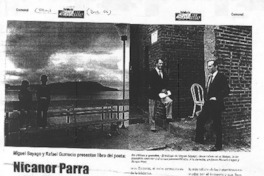 Nicanor Parra a cuerpo completo