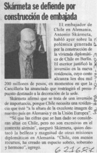 Skármeta se defiende por construcción de embajada  [artículo]