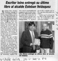 Escritor loíno entregó su último libro al alcalde Esteban Velásquez  [artículo]