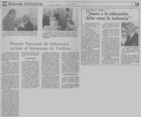 Premio Nacional de Educación recibió el homenaje de Valdivia.