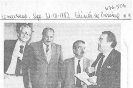 Cuatro escritores con los estudiantes